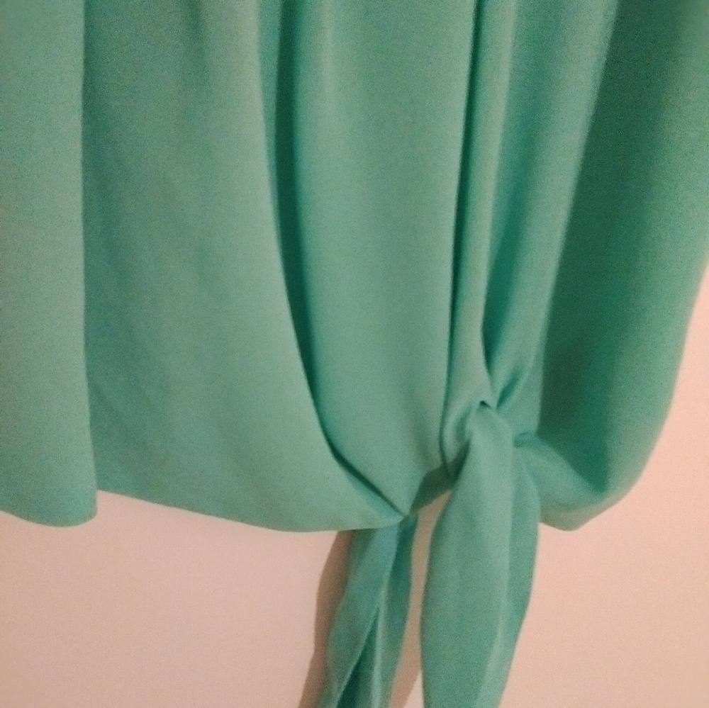 Excellent condition cute top all items marked $10 or less r 10 for $25 - Picture 4 of 5